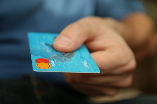 Comment débloquer une carte bancaire en toute simplicité ?
